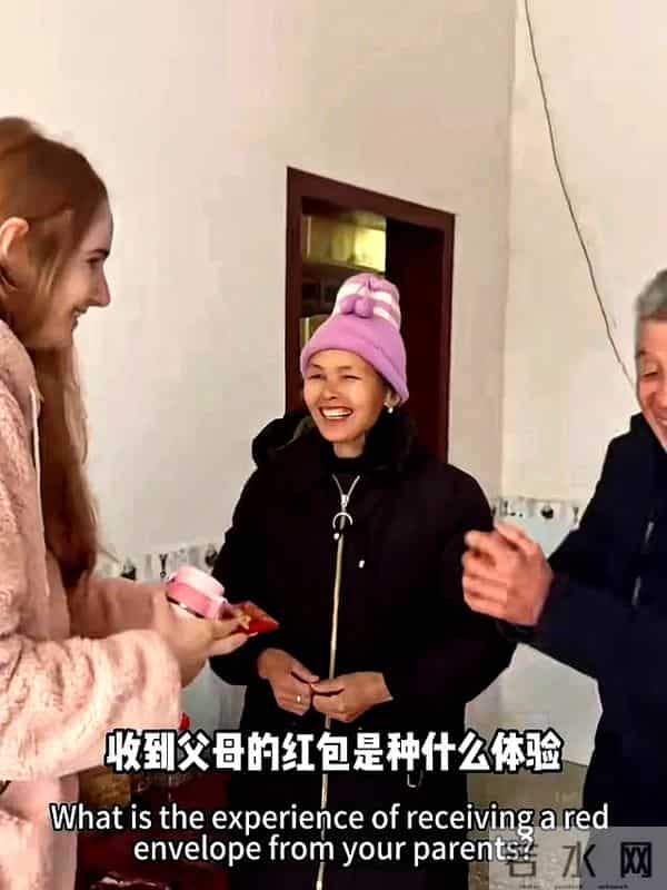 男子骑电动车从江西回成都过年