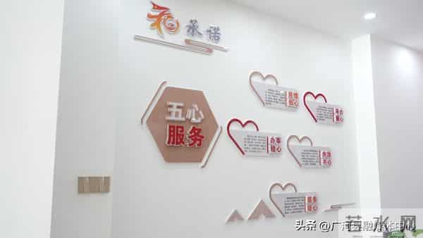 网格员哭到一半工作一来秒变坚强