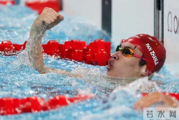 爷爷熬夜见证潘展乐破世界纪录