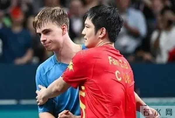 马龙和王楚钦看樊振东追星的样子