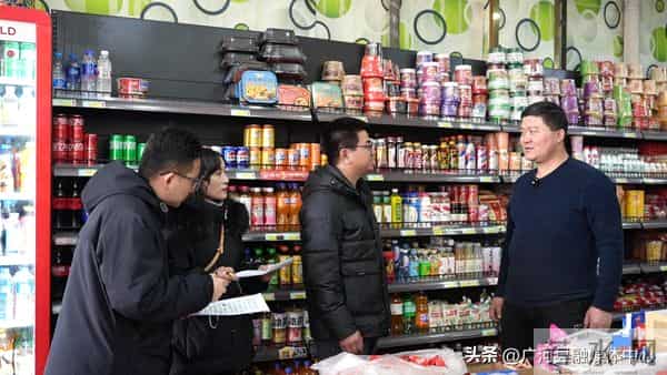 网格员哭到一半工作一来秒变坚强