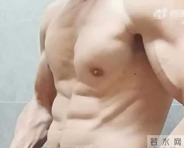 50岁卖鱼大叔身材管理堪比明星