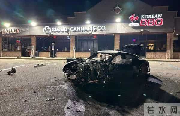 在美中国女生醉驾保时捷疯狂翻滚