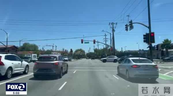 男子家中宛如“军火库”