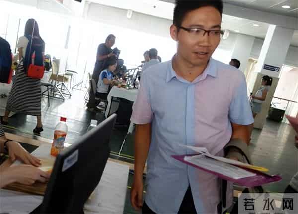 男子为上清华复读13年拒多所名校