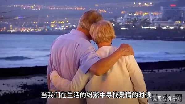 男子长城藏时间胶囊12年多人留纸条