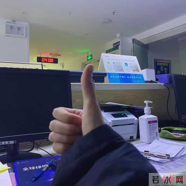 护士兼职摆摊两周赚1万5后全职开店