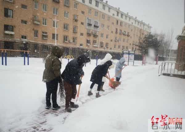 辽宁多地大雪 积雪深处没过脚踝