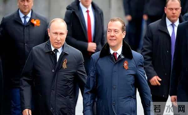 两象打架一象中间劝和