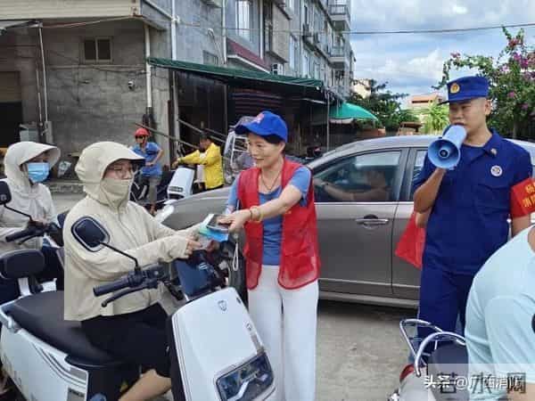 广西消防驻地满是鲜花