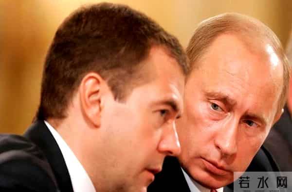 两象打架一象中间劝和