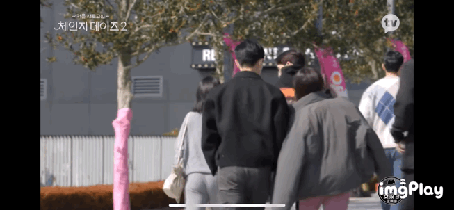 四川地震瞬间女幼师冲回屋救人