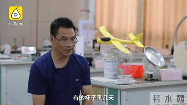 物理老师隔空打下5只易拉罐