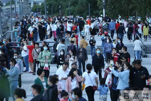 假期人山人海-外滩放眼望去人人人