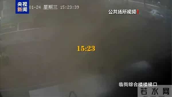 新余火灾现场距学校仅一墙之隔