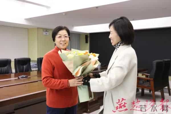 游客乘船遇西南浪晕倒一片