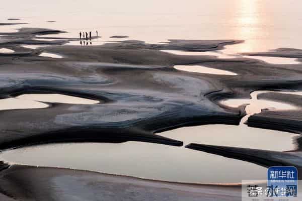 四川乐山大佛脚下河床裸露