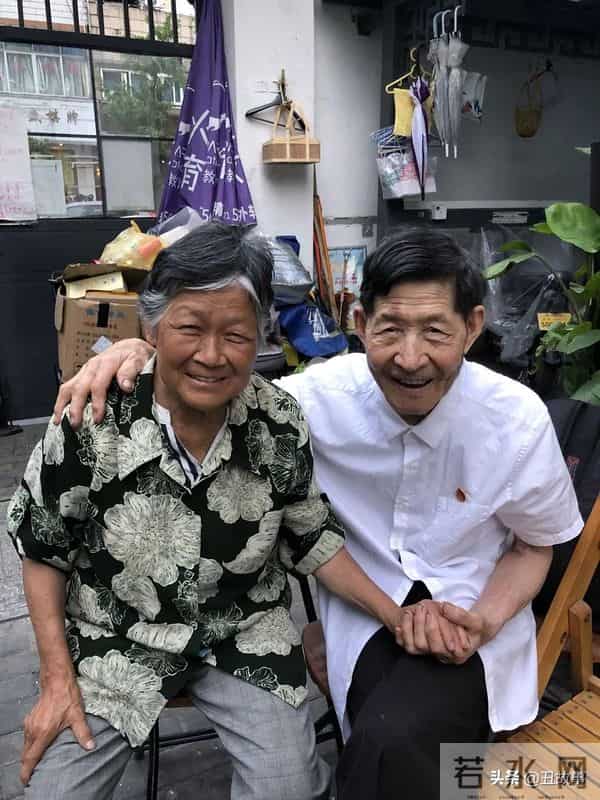 老伴走后第2天浙大老教师又去捡垃圾