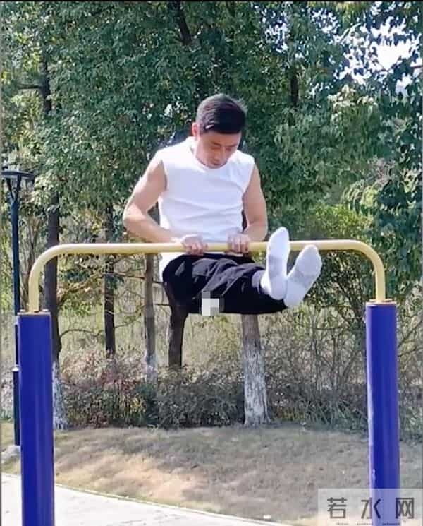 50岁卖鱼大叔身材管理堪比明星