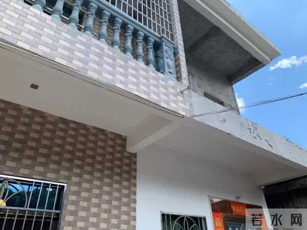 邻居家拉起警戒线 女子称不敢回家