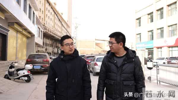 网格员哭到一半工作一来秒变坚强