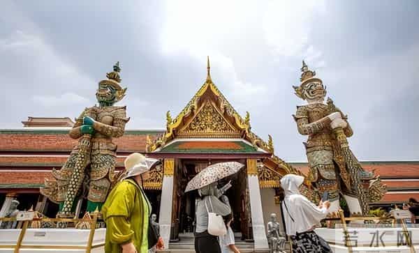 泰国考虑为外国游客提供免费机票