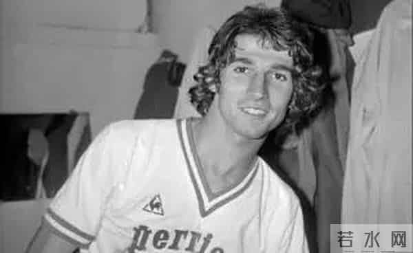 乌拉圭教练颜值引热议