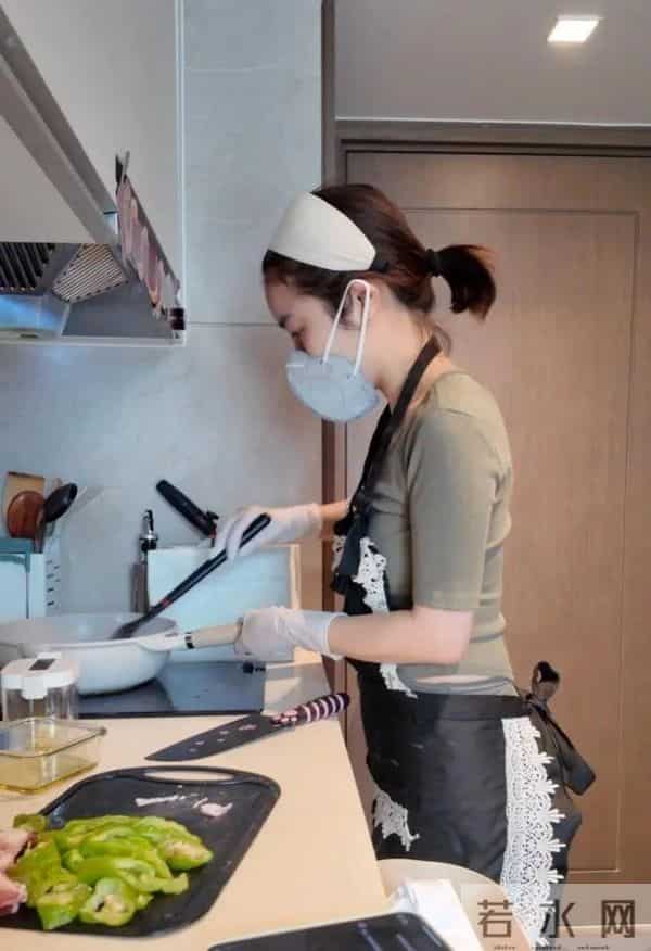 女子独居农村月入1千称很快乐