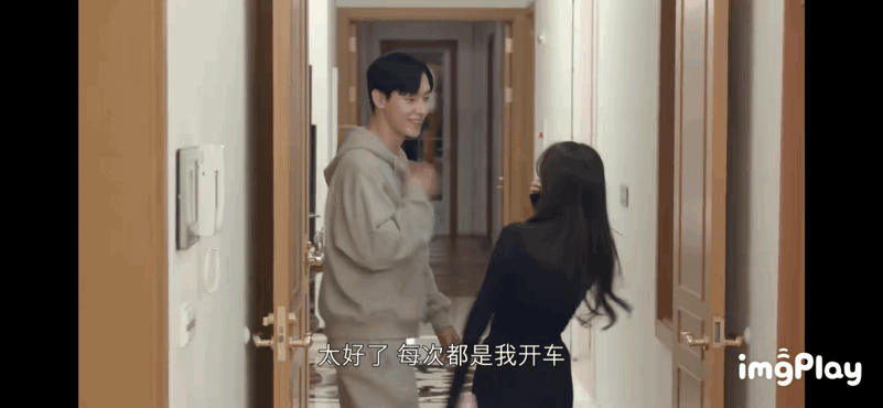 四川地震瞬间女幼师冲回屋救人