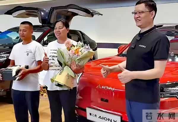 主播自带燃气做饭蹲守全红婵家