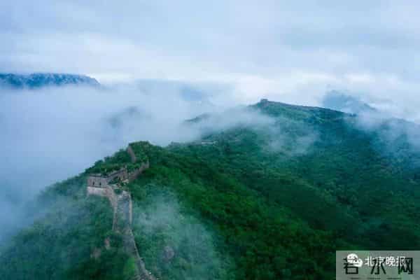 雨后长城云蒸雾绕