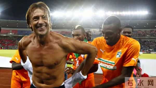 乌拉圭教练颜值引热议