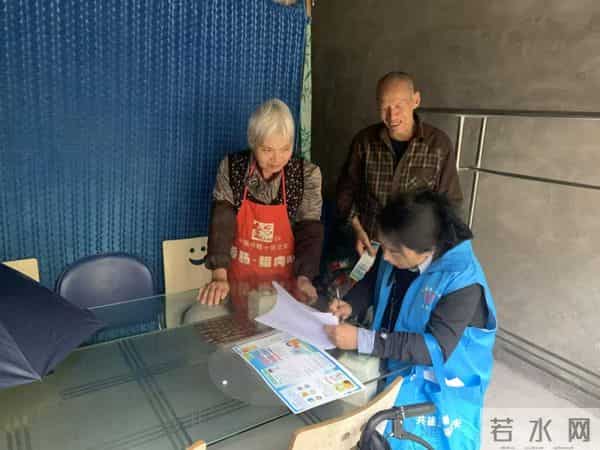 疫情下的成都-市民有序购物