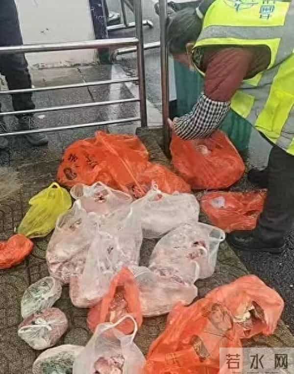 在收费站吃生带鱼的司机发声