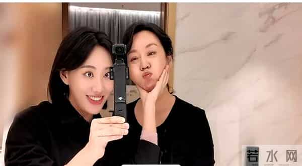 54岁妈妈考上女儿母校