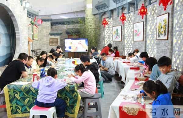 男生画中草药图走红