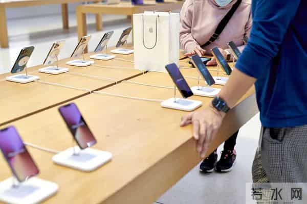 手机出货量暴跌-00后4年没换手机