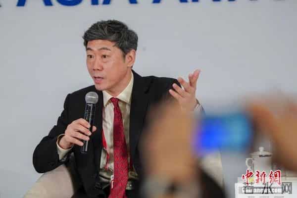 李稻葵建议向受疫情影响百姓发现金