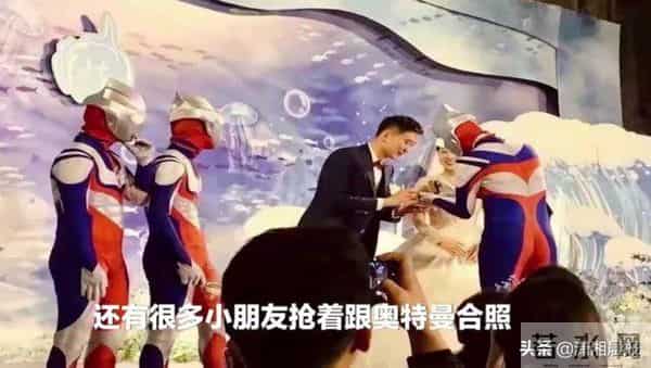 伴郎团扮奥特曼