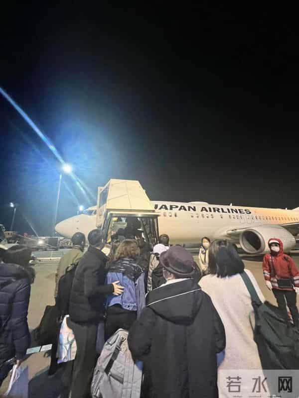 女子游日本-经历地震又遇飞机起火