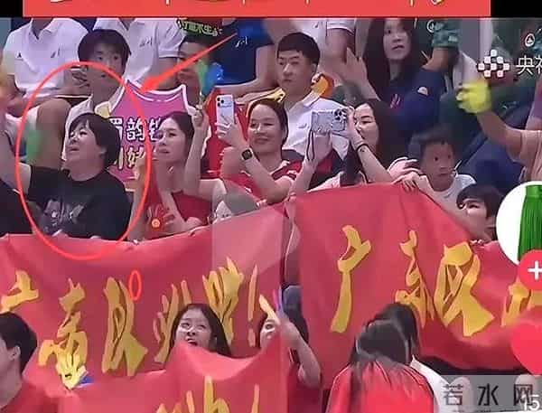 义乌老板24小时加班做乌龟