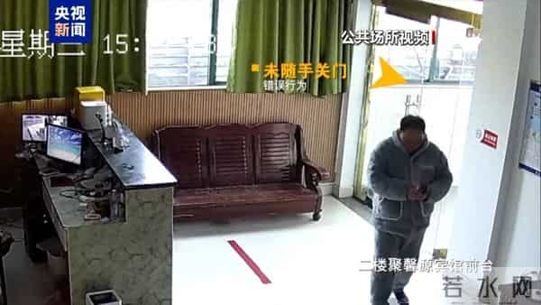 新余火灾现场距学校仅一墙之隔