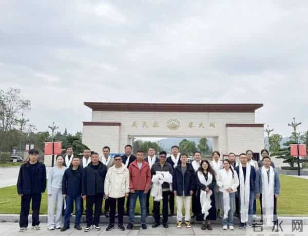 教育局长开飞机祝贺高考顺利