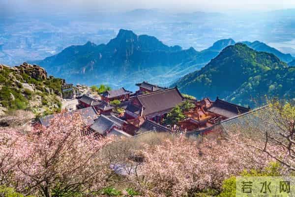 女子称五一首日出游排队花了11小时