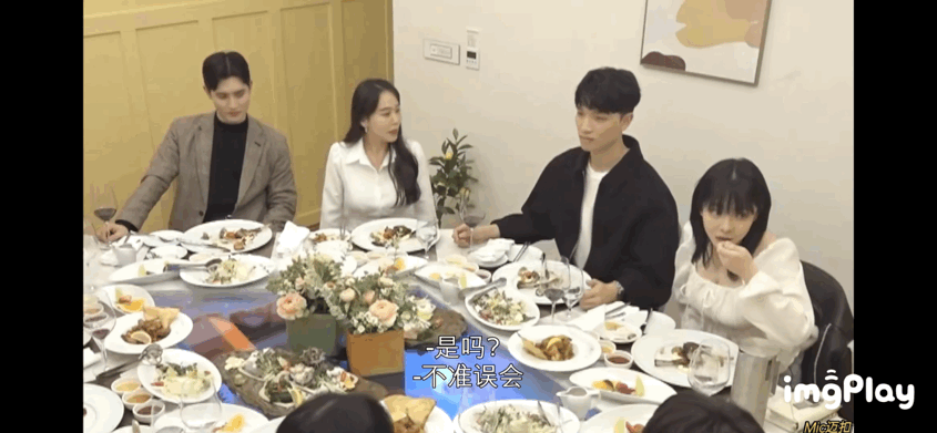 四川地震瞬间女幼师冲回屋救人