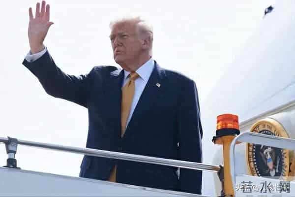 东京大楼爆炸瞬间 有人高喊快逃