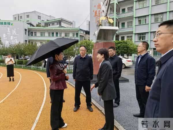 疫情下的成都-市民有序购物