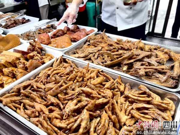 月售3000多单的网红外卖 厨房看吐了