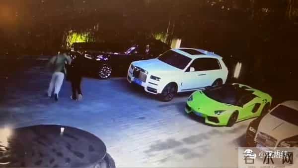 男子酒后连踹4辆豪车 车损或超百万