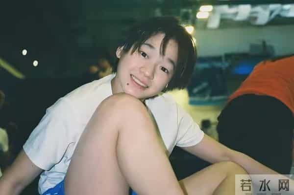 主播自带燃气做饭蹲守全红婵家